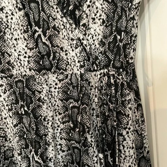 Francesca's | NWT Sandra Animal Print Wrap Dress - Picture 11 of 15